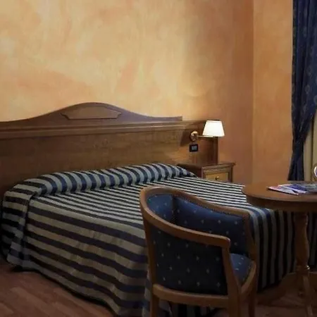 Hotell De La 3*
