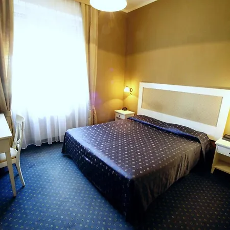 Hotell De La 3*